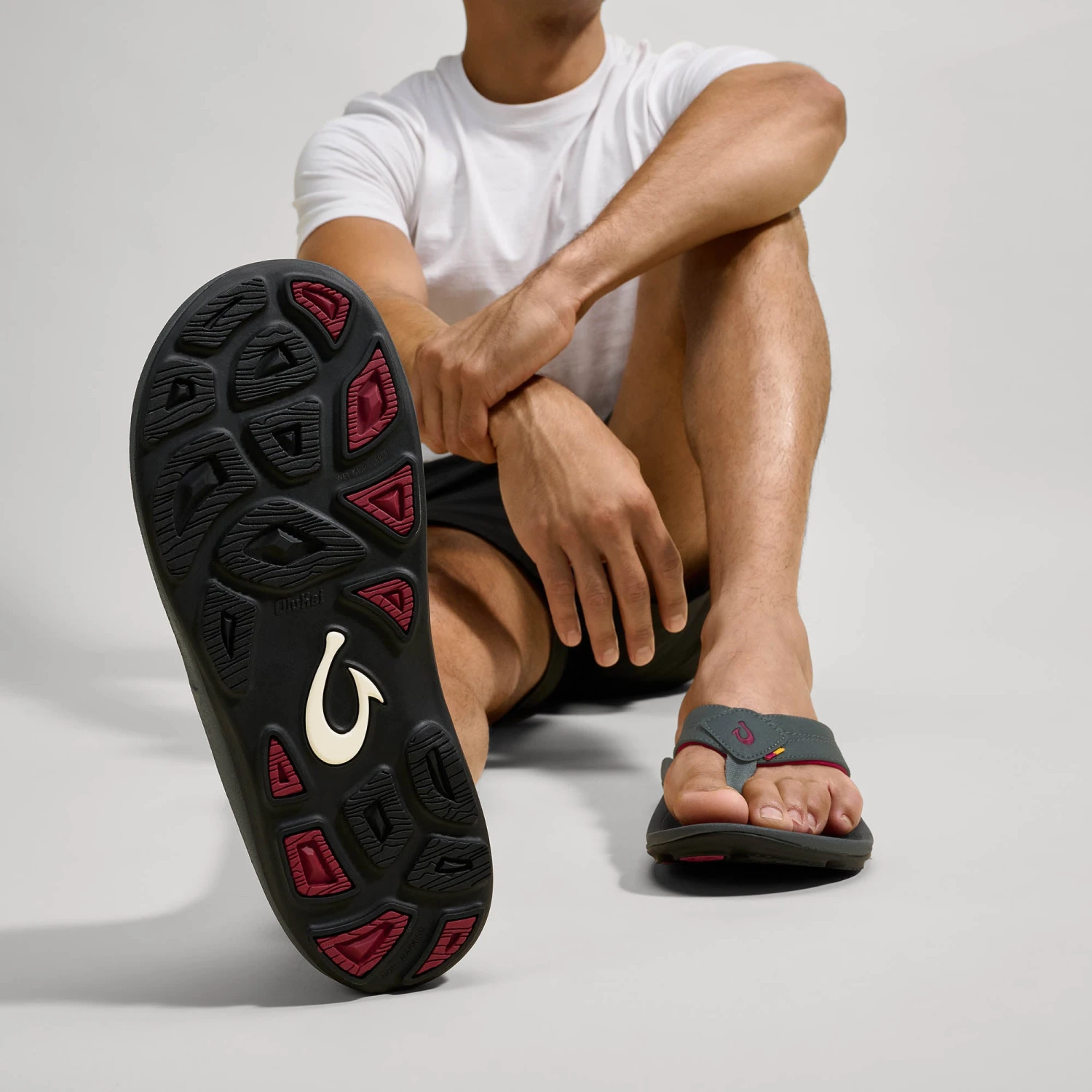 OluKai Kīpī – Dark Shadow - Image 4