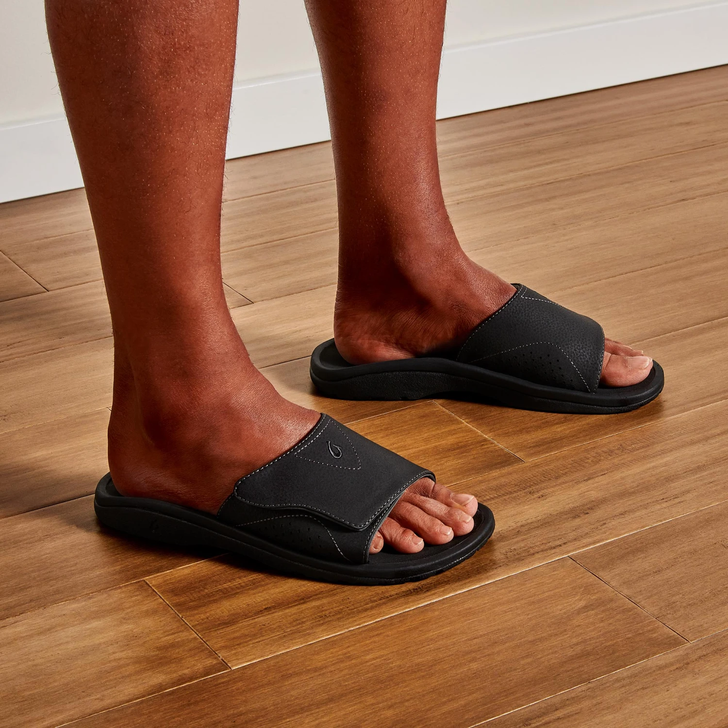 OluKai Nalu Slide – Black - Image 2