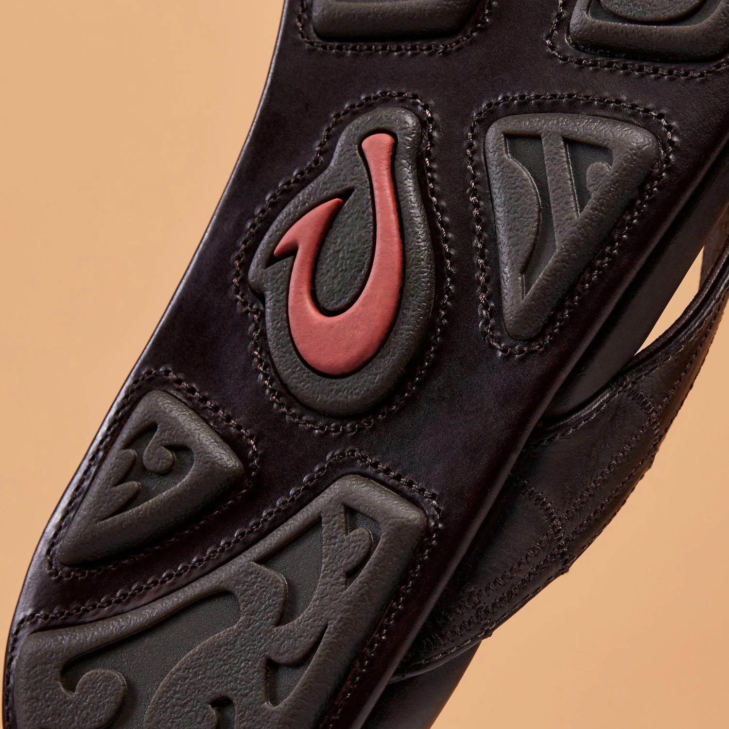 OluKai Hōkūle'a Kia – Dark Wood - Image 7