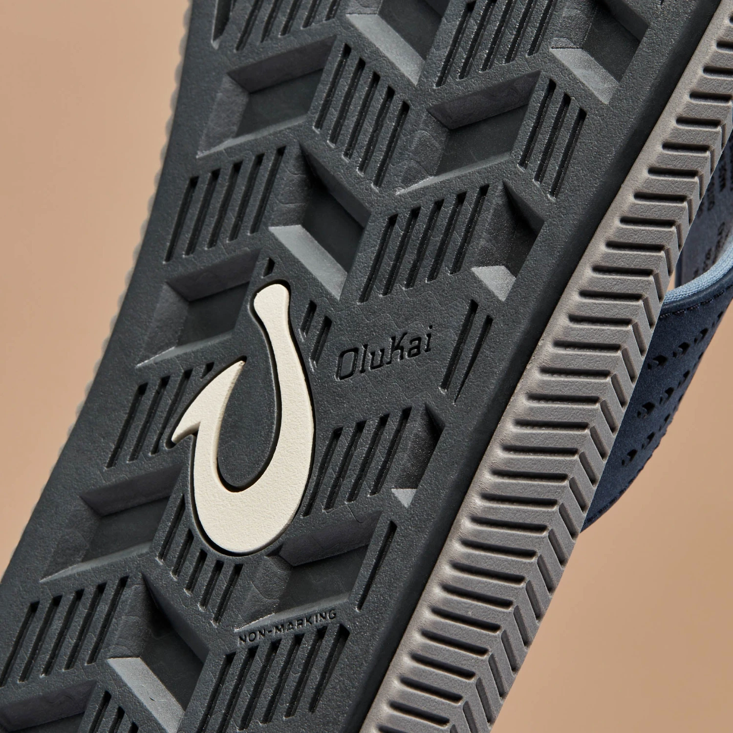 OluKai Ulele – Blue Depth / Charcoal - Image 9