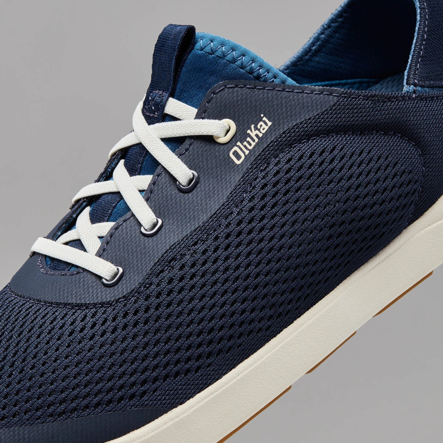 OluKai Moku Pae – Trench Blue / Off White - Image 3