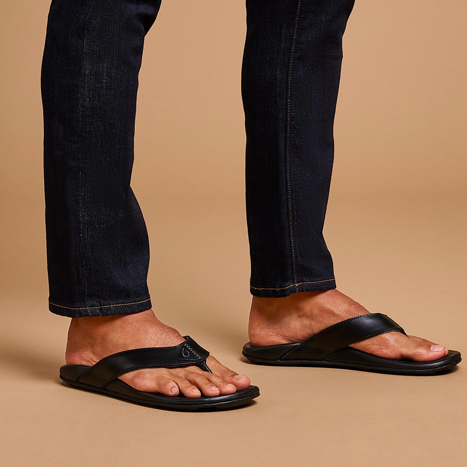 OluKai Mekila – Black - Image 2