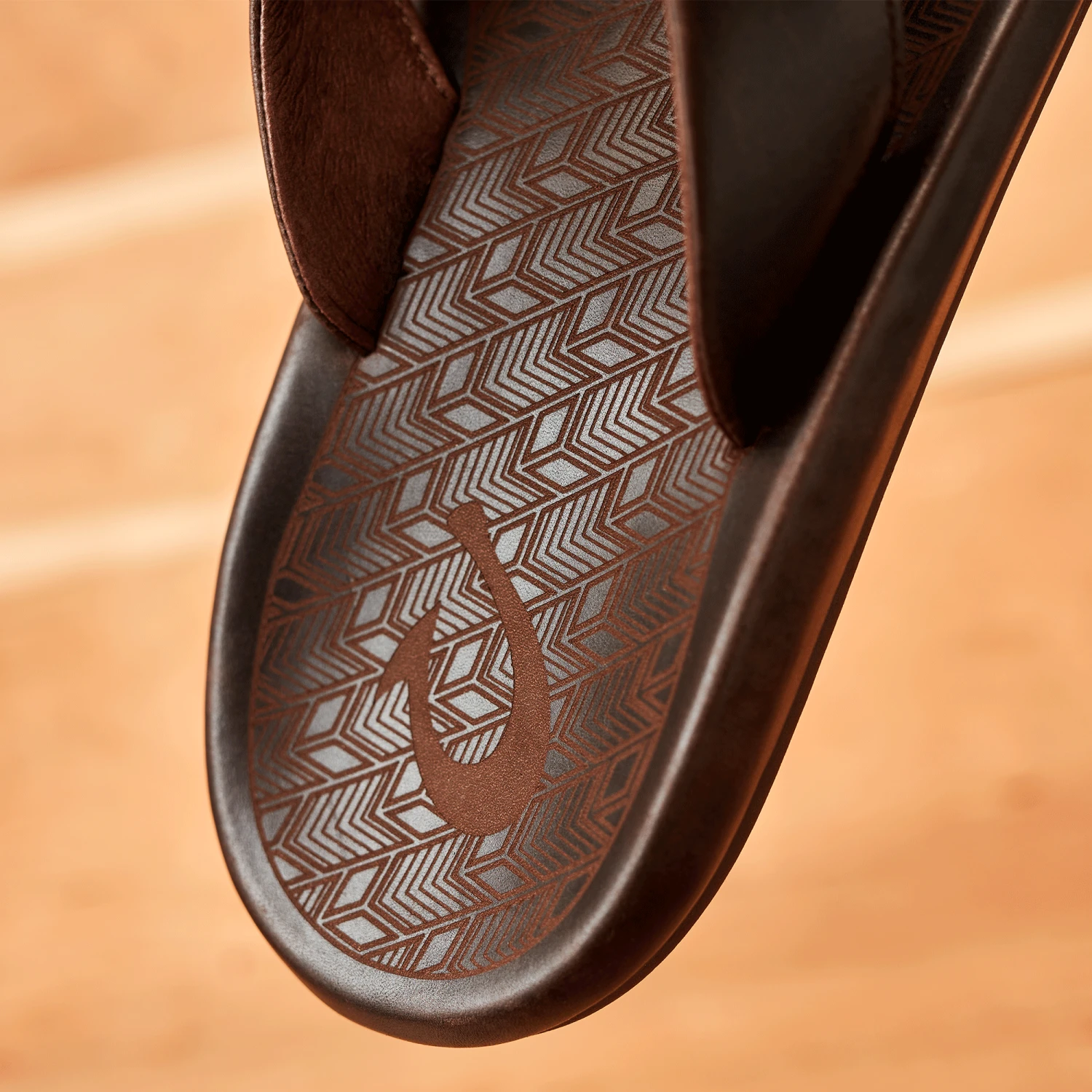 OluKai 'Ilikai – Dark Wood - Image 7