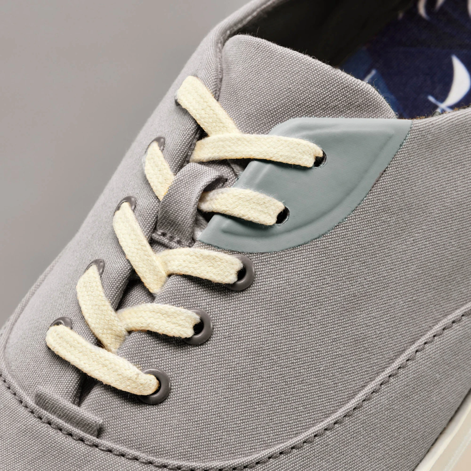 OluKai Tradewind – Cooler Grey - Image 2