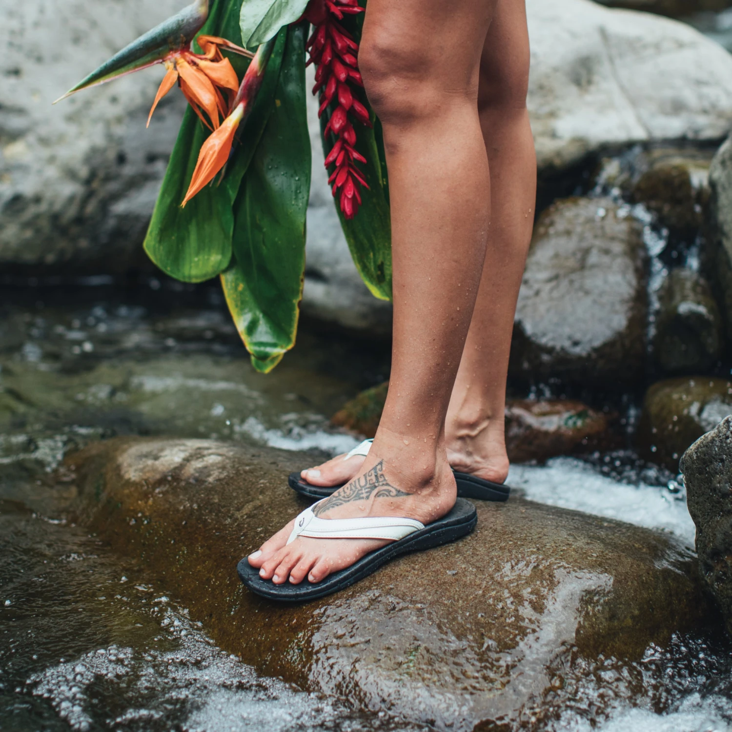 OluKai 'Ohana – White / Black - Image 2