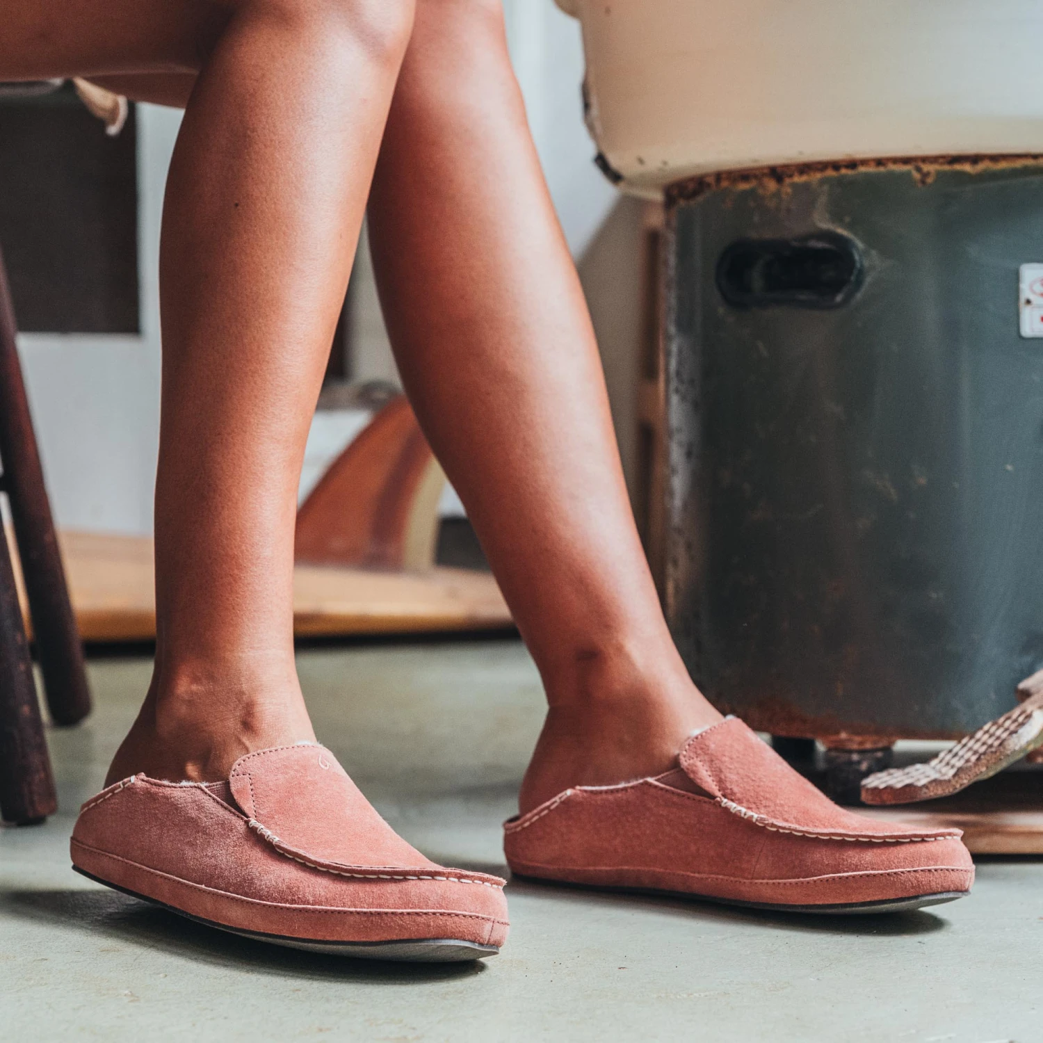 OluKai Nohea Slipper – Cedarwood - Image 2
