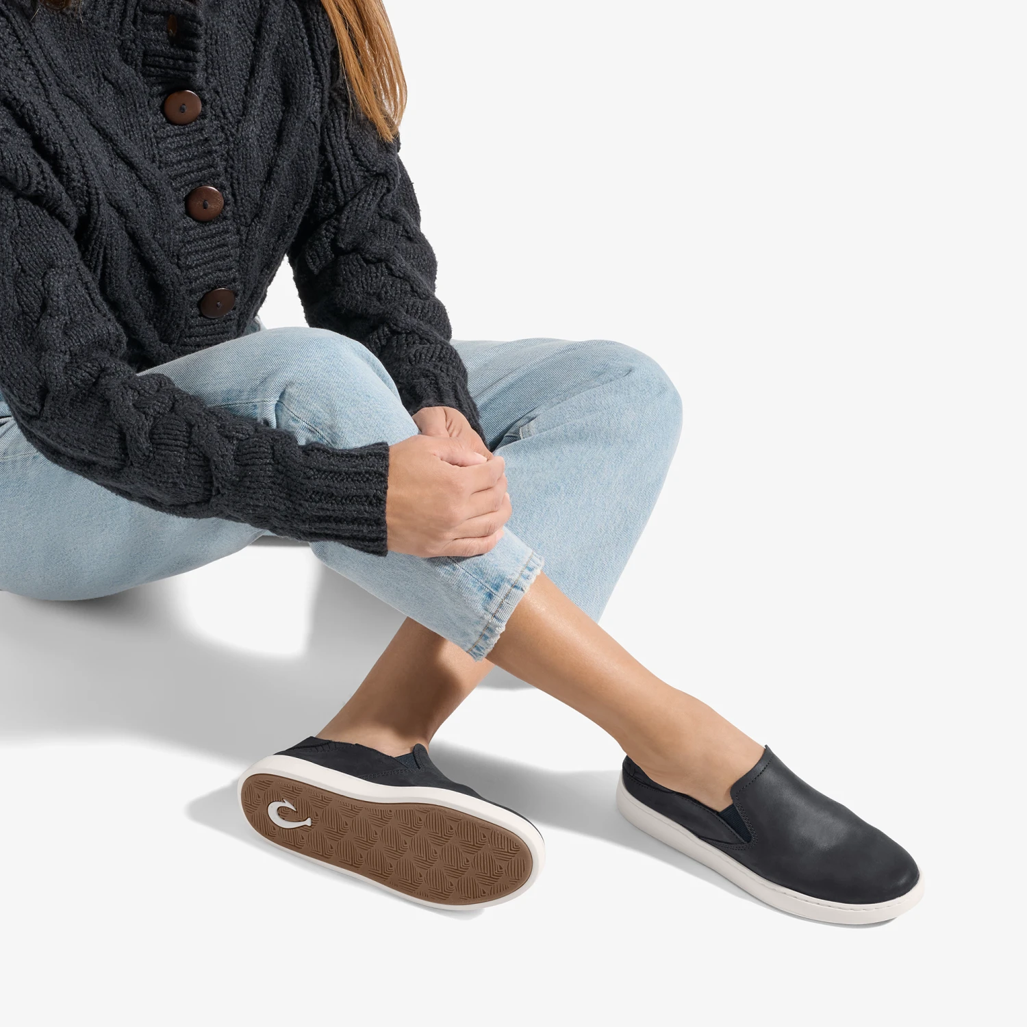 OluKai Pehuea Leather-Onyx / Onyx - Image 7