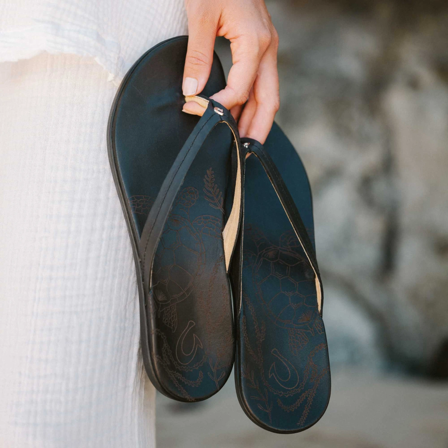 OluKai Honu – Black - Image 3