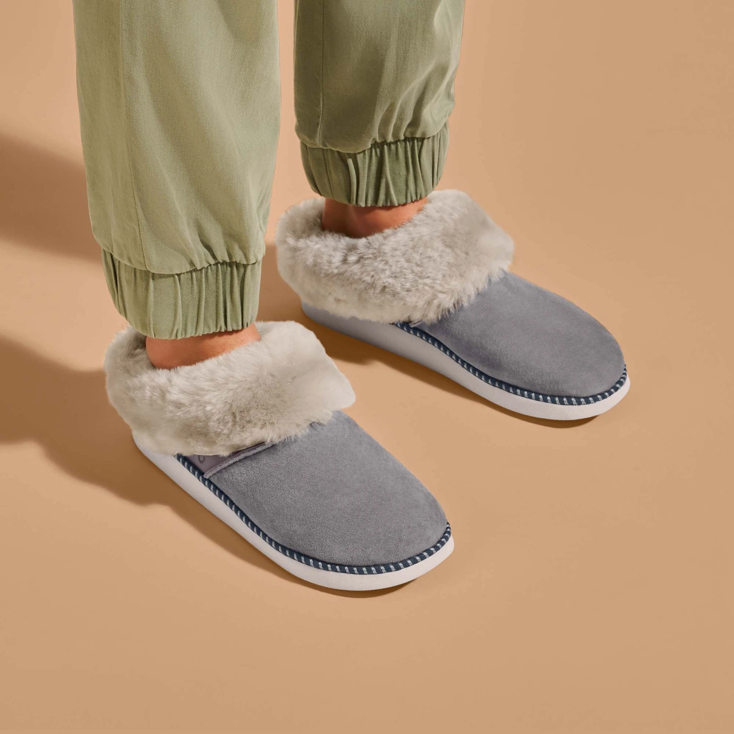 OluKai Ku'i – Fog / Mist Grey - Image 2