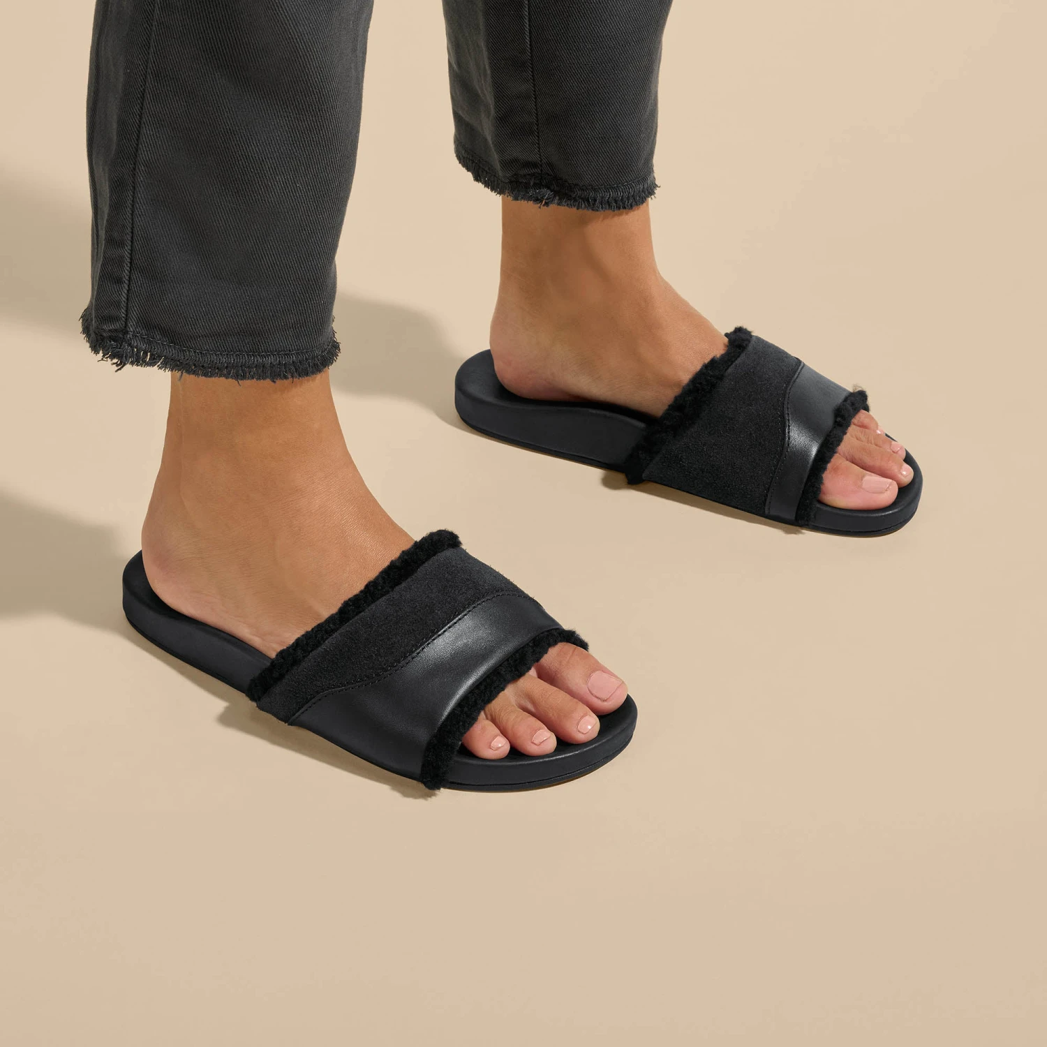 OluKai Hō'ala Slide – Black - Image 2
