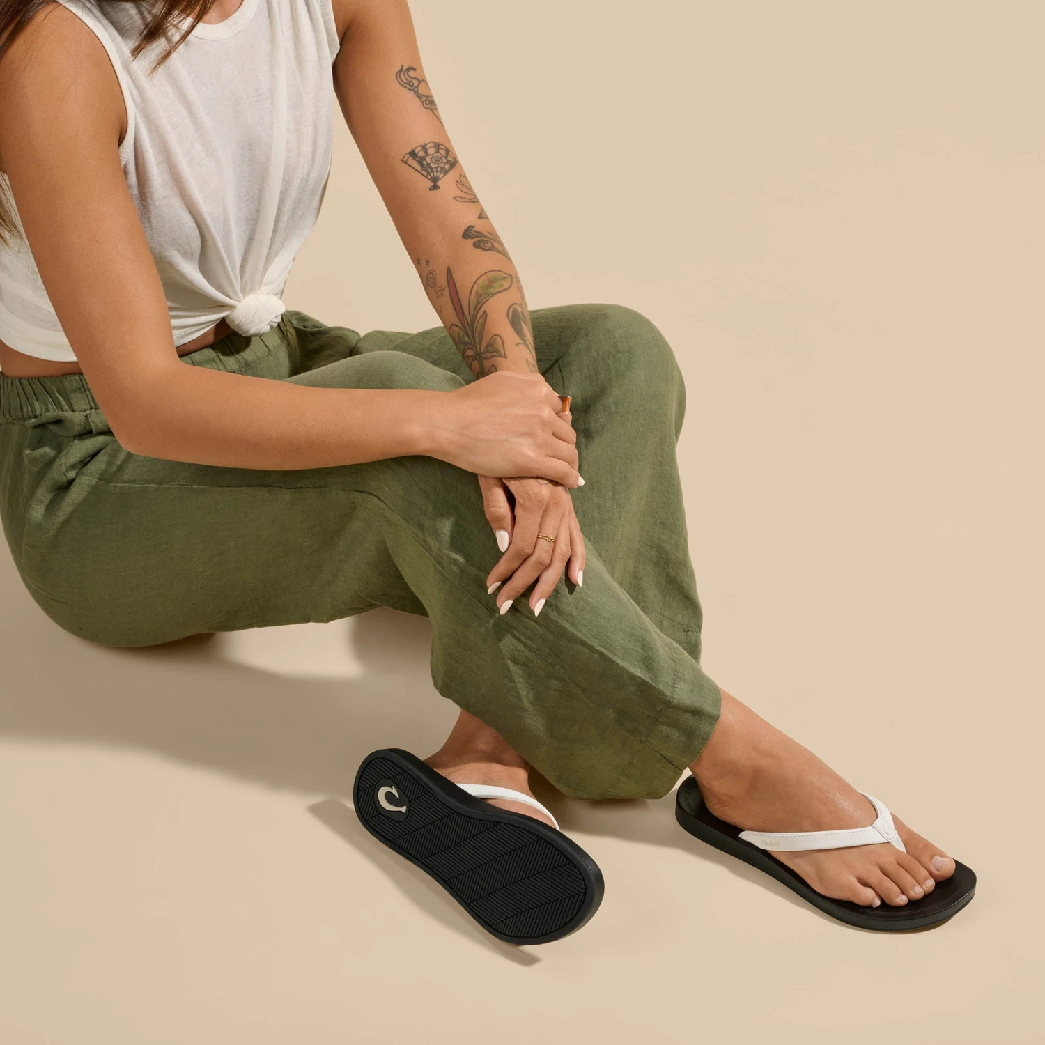 OluKai 'Uiki – Bright White / Lava Rock - Image 6