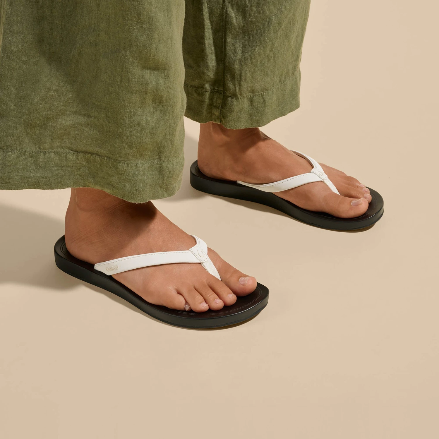 OluKai 'Uiki – Bright White / Lava Rock - Image 3
