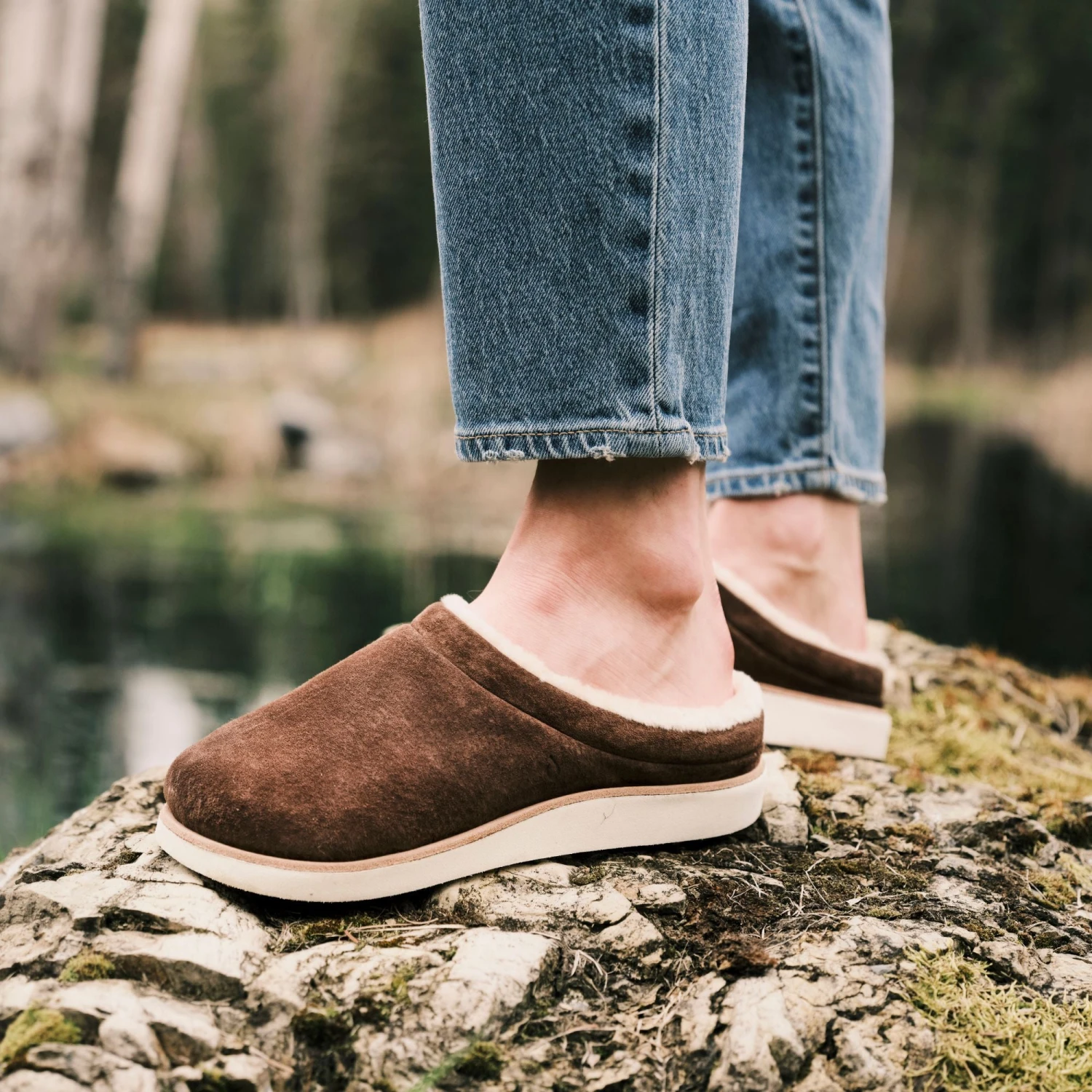 OluKai Mani – Dark Oak / Golden Sand - Image 2