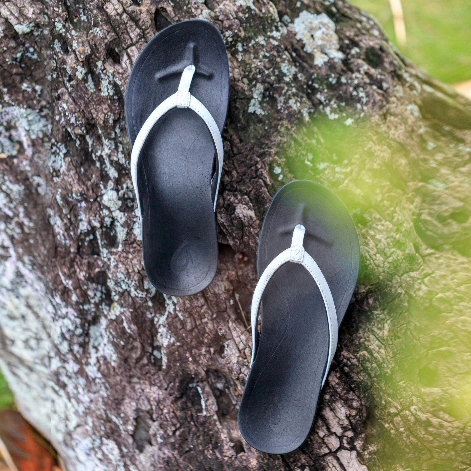 OluKai Ho'ōpio – White / Onyx - Image 4