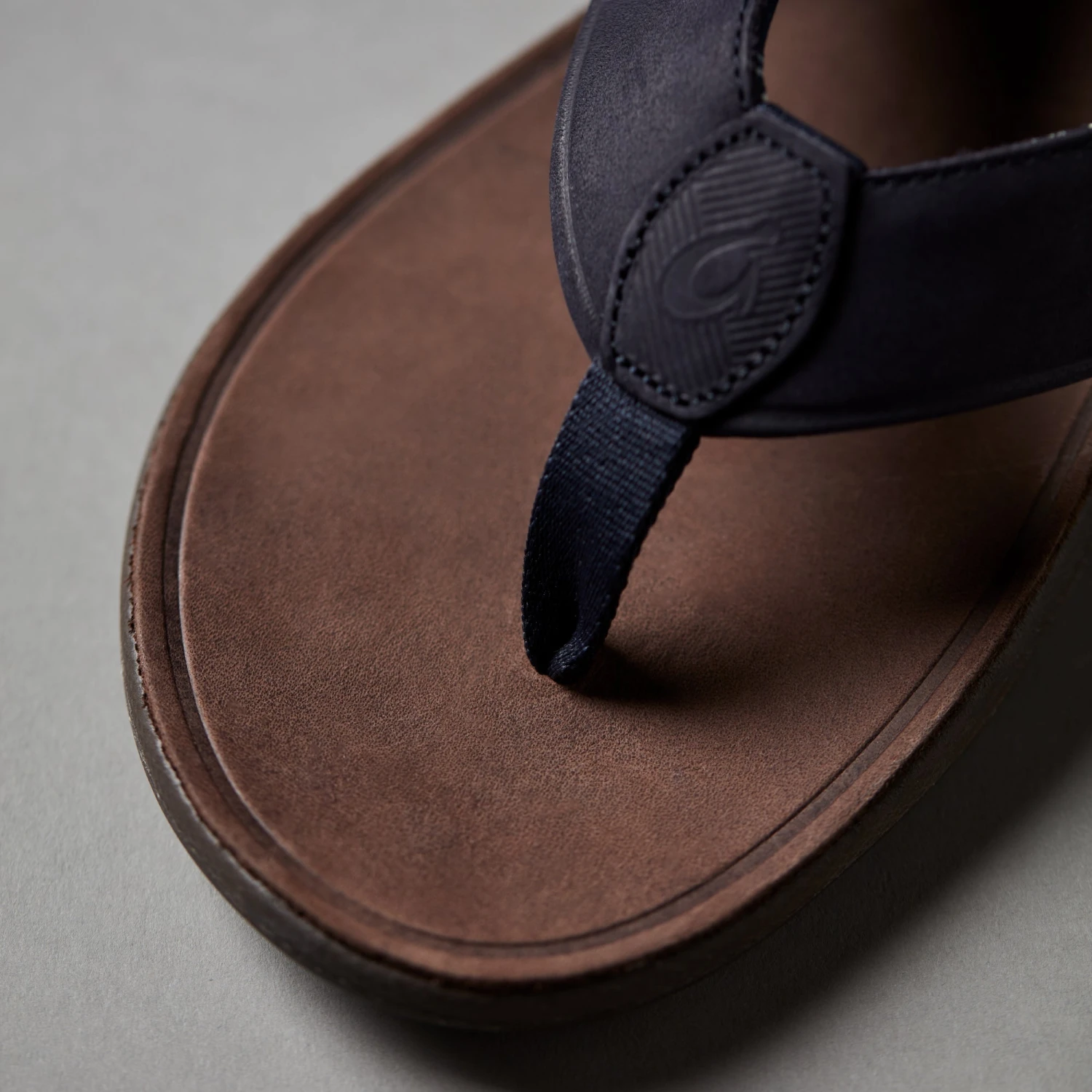 OluKai Tuahine – Trench Blue / Dark Wood - Image 2